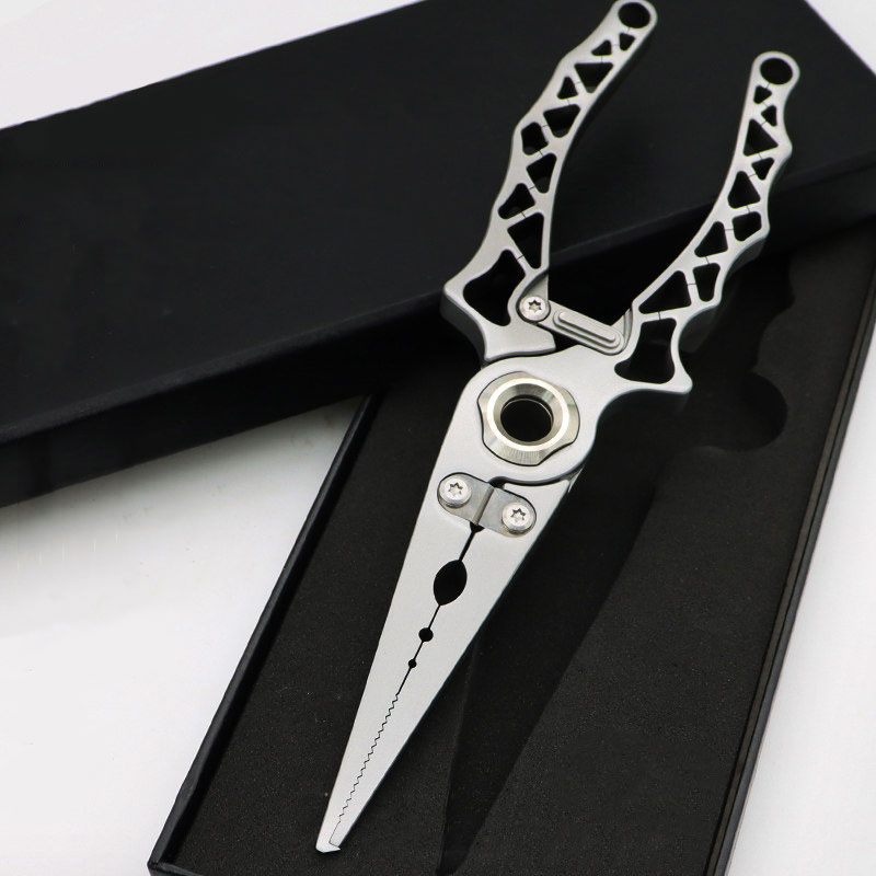 Fishing Pliers - คีมตกปลาแบบพกพาทำจากสแตนเลสอเนกประสงค์ พร้อมกรรไกรตัดสาย PE สำหรับการรัดตะขอและถอดตะขอ ควบคุมปลาได้อย่างมีประสิทธิภาพ